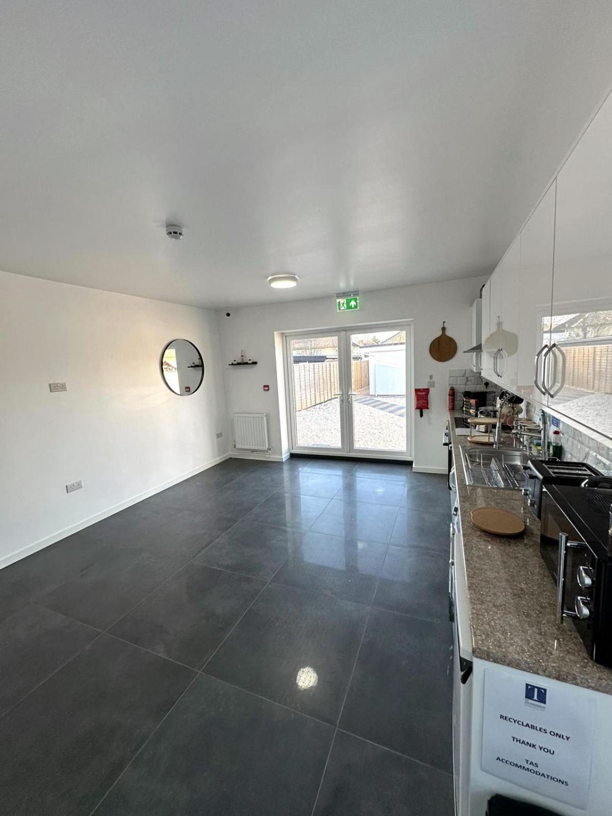 Newmarket Road Studios And Suites By Tas Accommodations Cambridge  Bagian luar foto