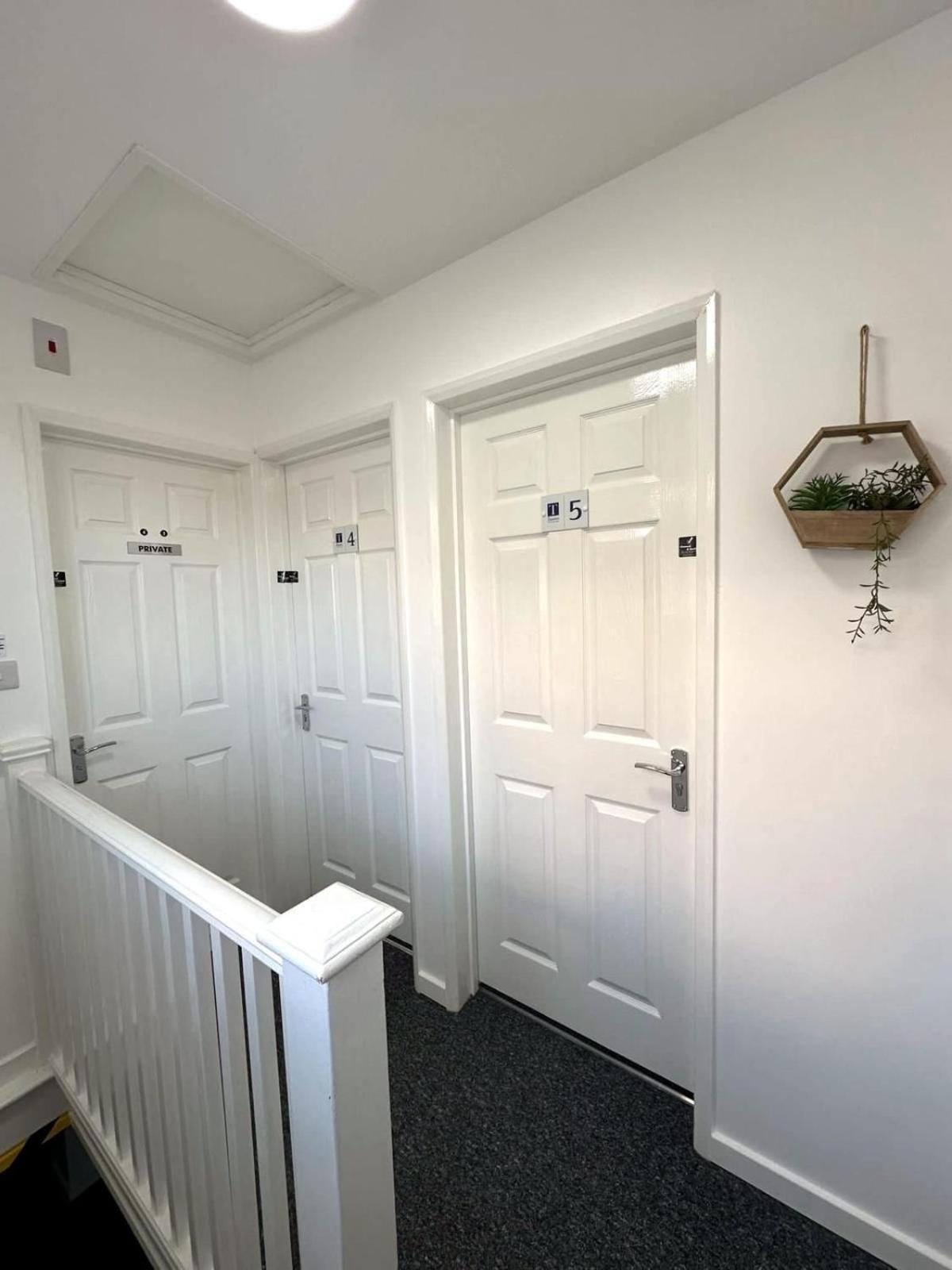 Newmarket Road Studios And Suites By Tas Accommodations Cambridge  Bagian luar foto