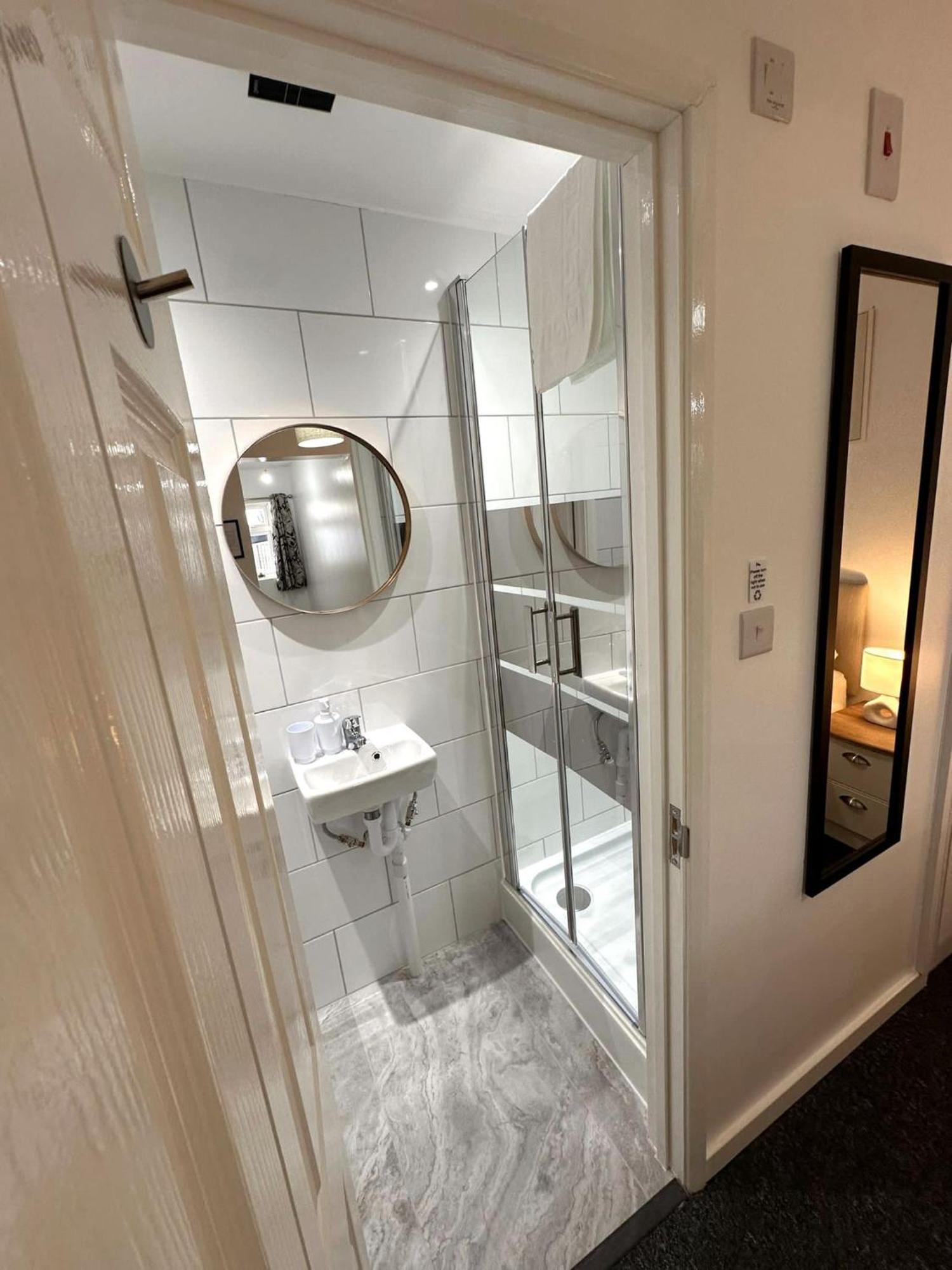 Newmarket Road Studios And Suites By Tas Accommodations Cambridge  Bagian luar foto