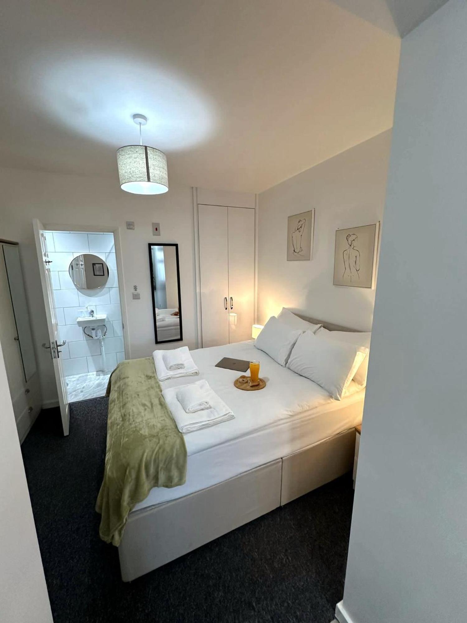 Newmarket Road Studios And Suites By Tas Accommodations Cambridge  Bagian luar foto