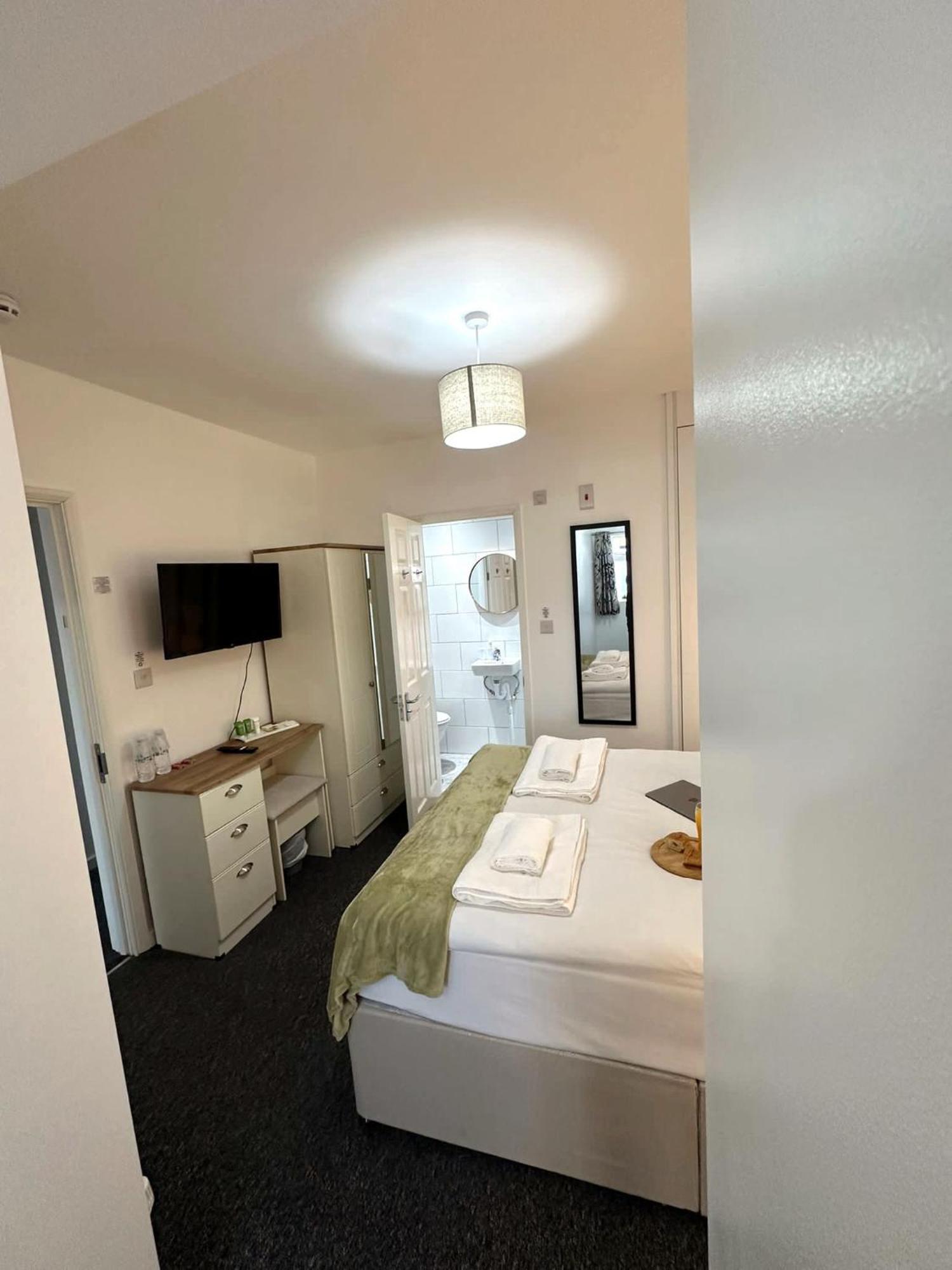 Newmarket Road Studios And Suites By Tas Accommodations Cambridge  Bagian luar foto