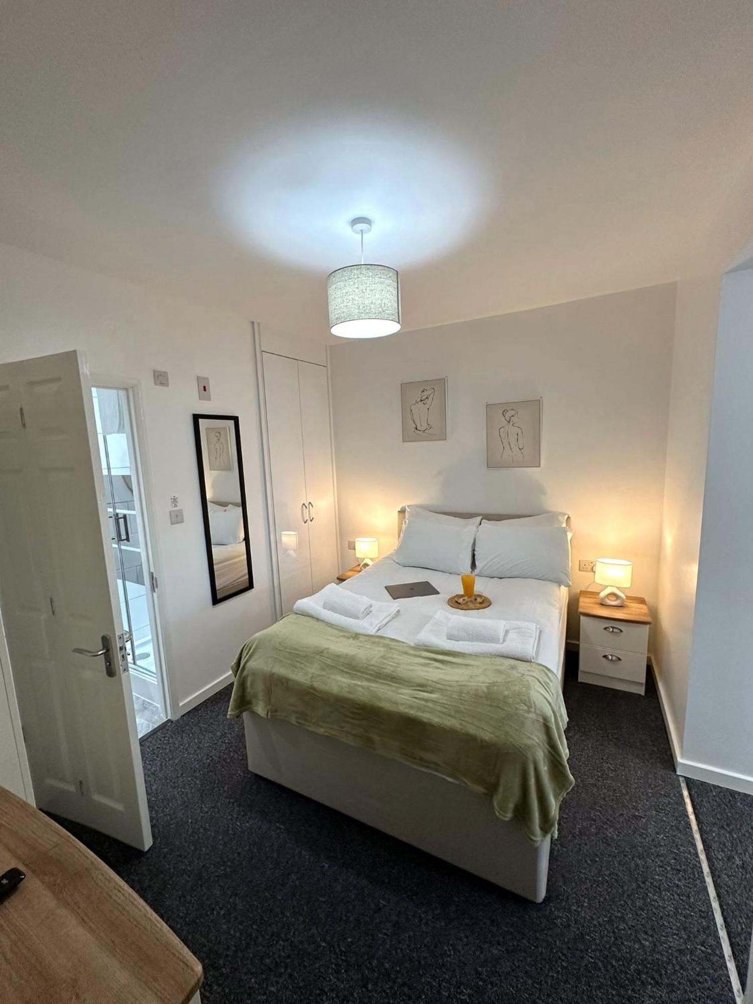 Newmarket Road Studios And Suites By Tas Accommodations Cambridge  Bagian luar foto