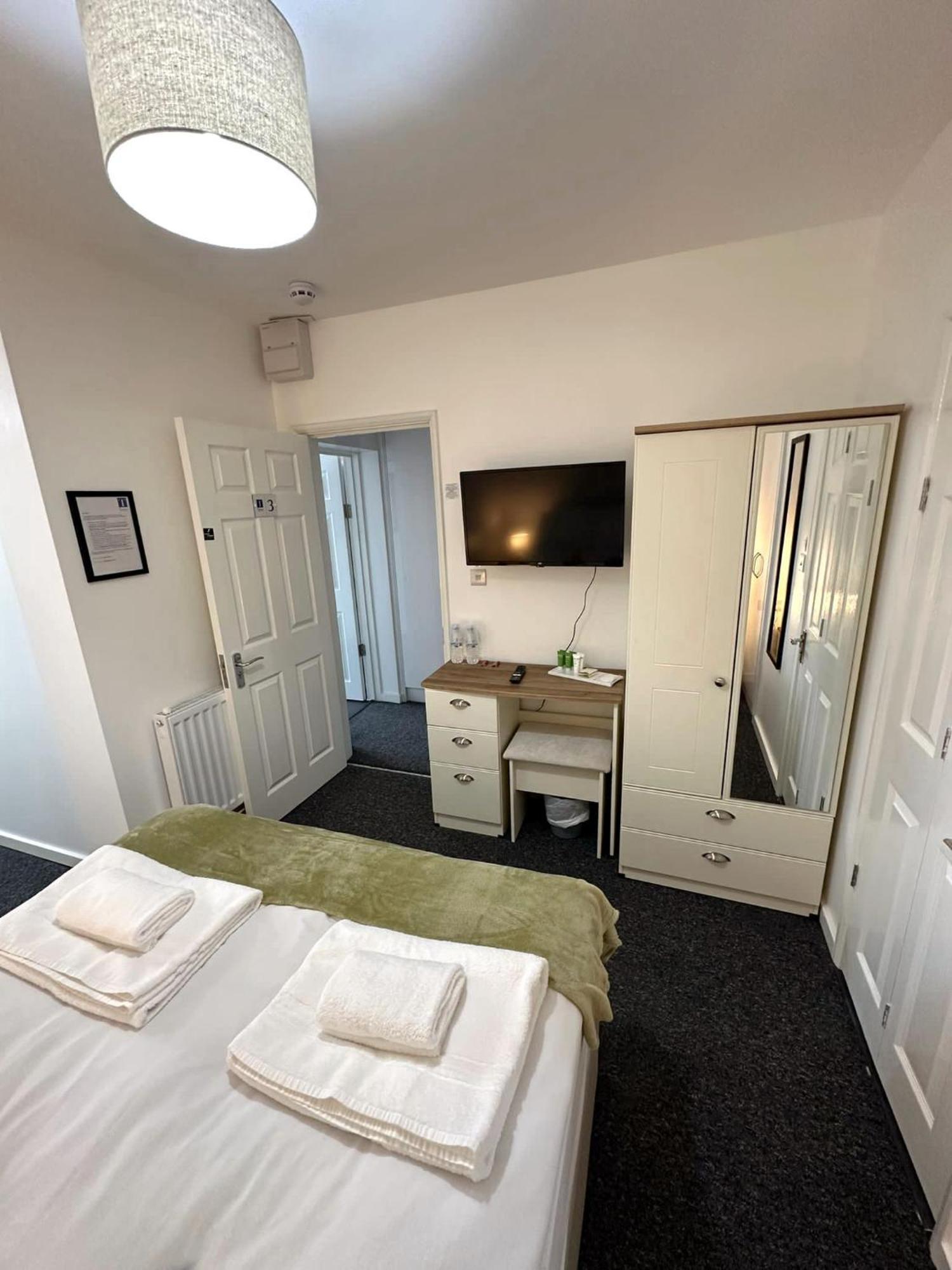 Newmarket Road Studios And Suites By Tas Accommodations Cambridge  Bagian luar foto