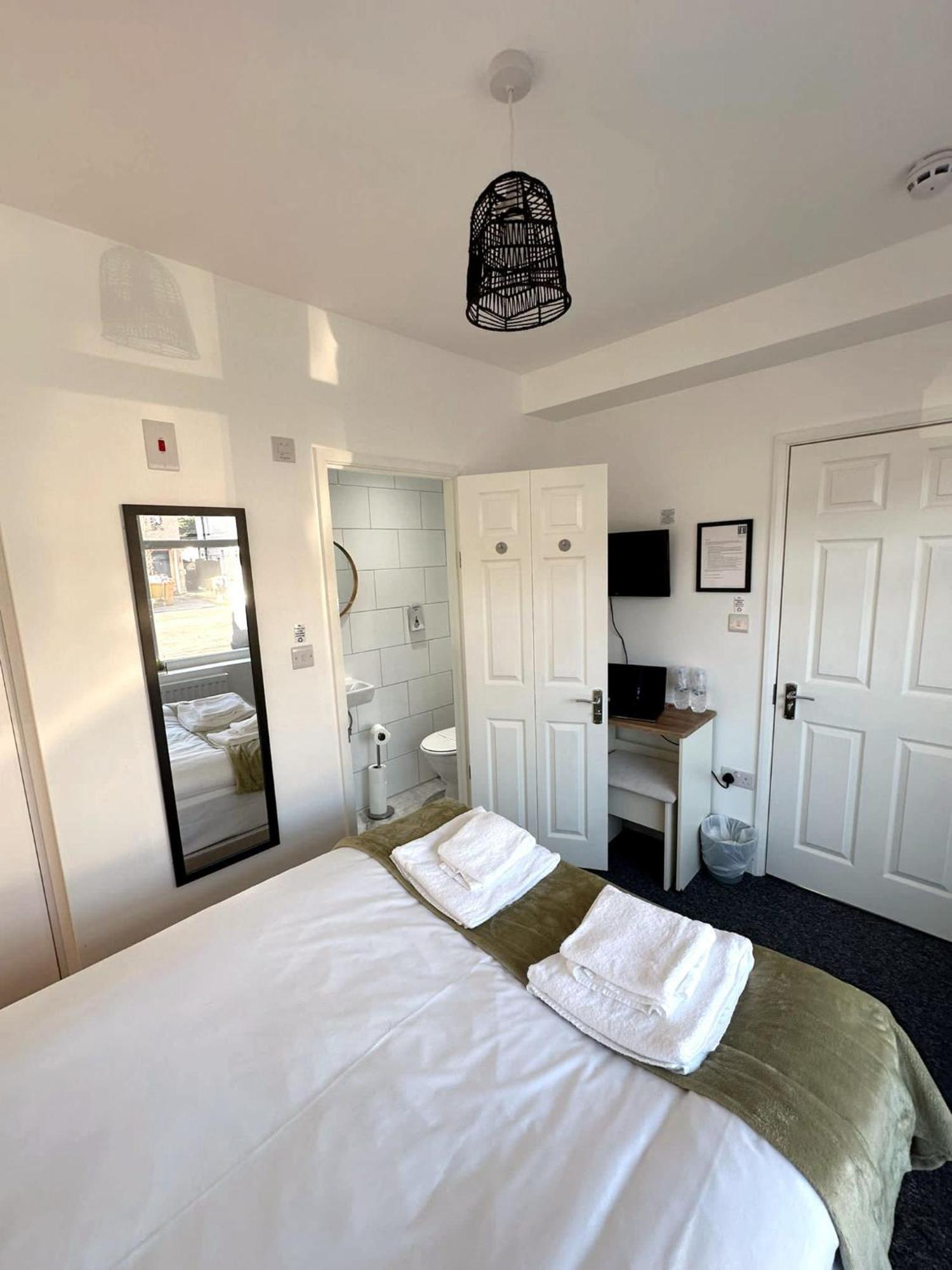 Newmarket Road Studios And Suites By Tas Accommodations Cambridge  Bagian luar foto