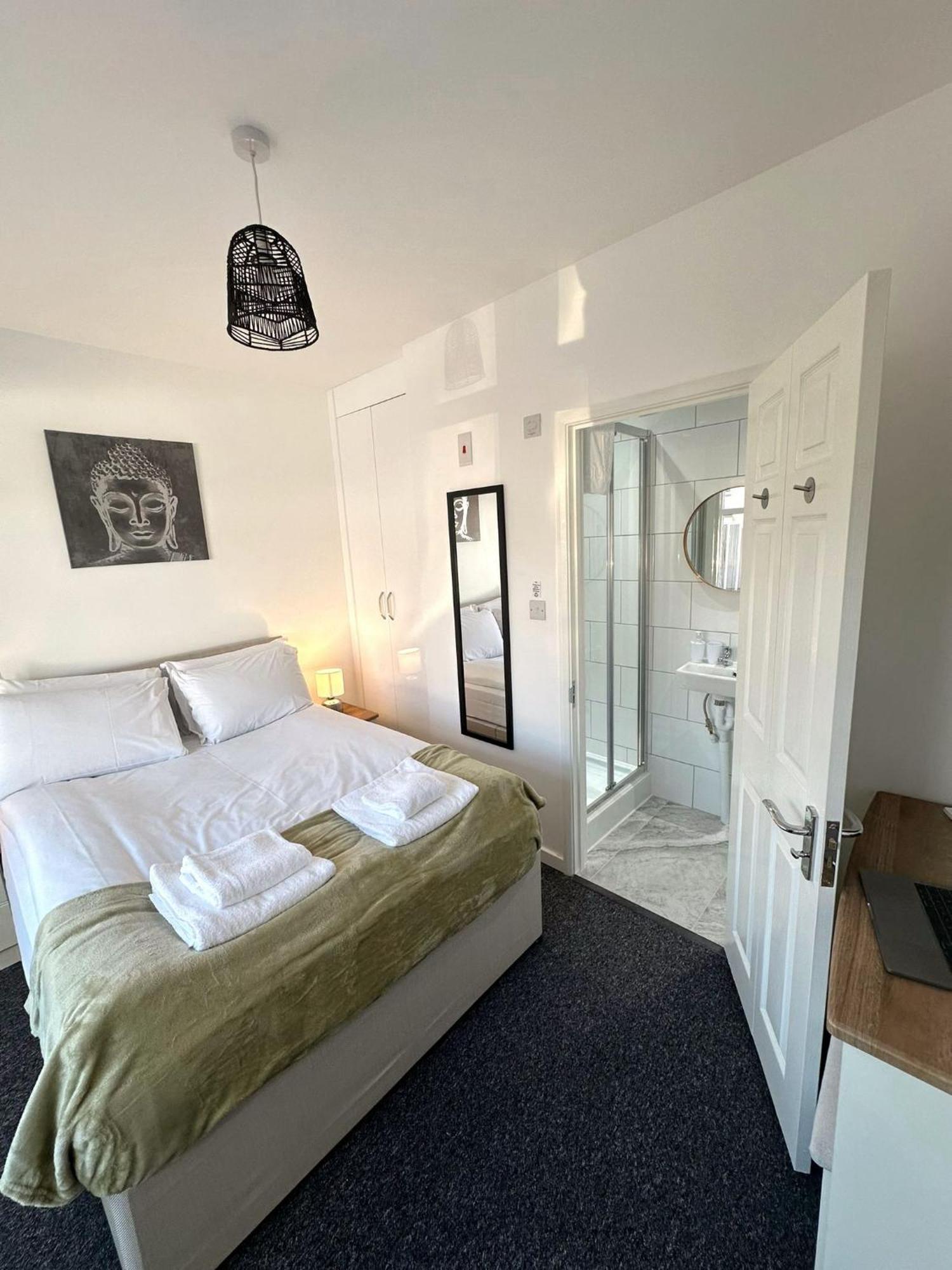 Newmarket Road Studios And Suites By Tas Accommodations Cambridge  Bagian luar foto