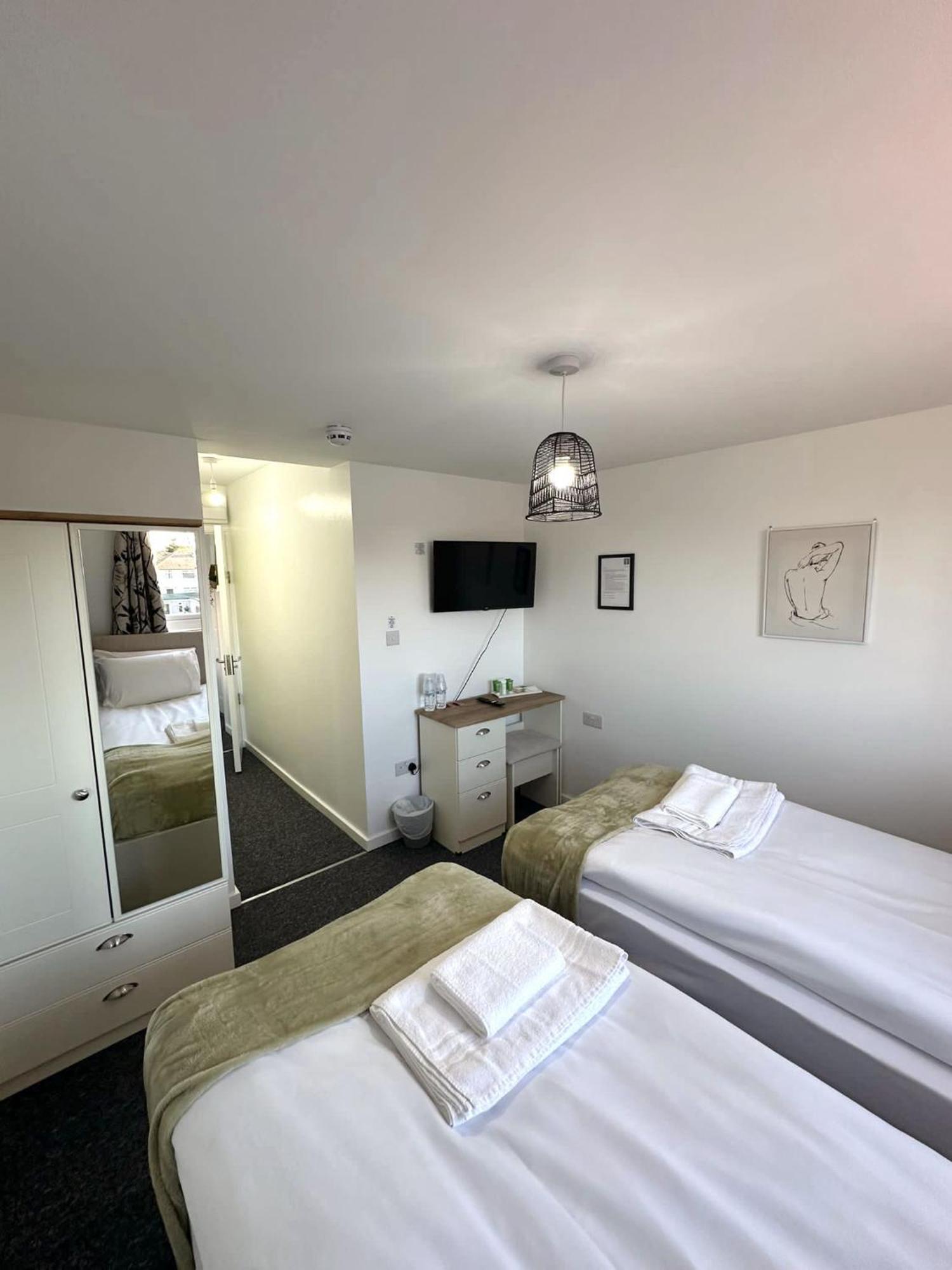 Newmarket Road Studios And Suites By Tas Accommodations Cambridge  Bagian luar foto