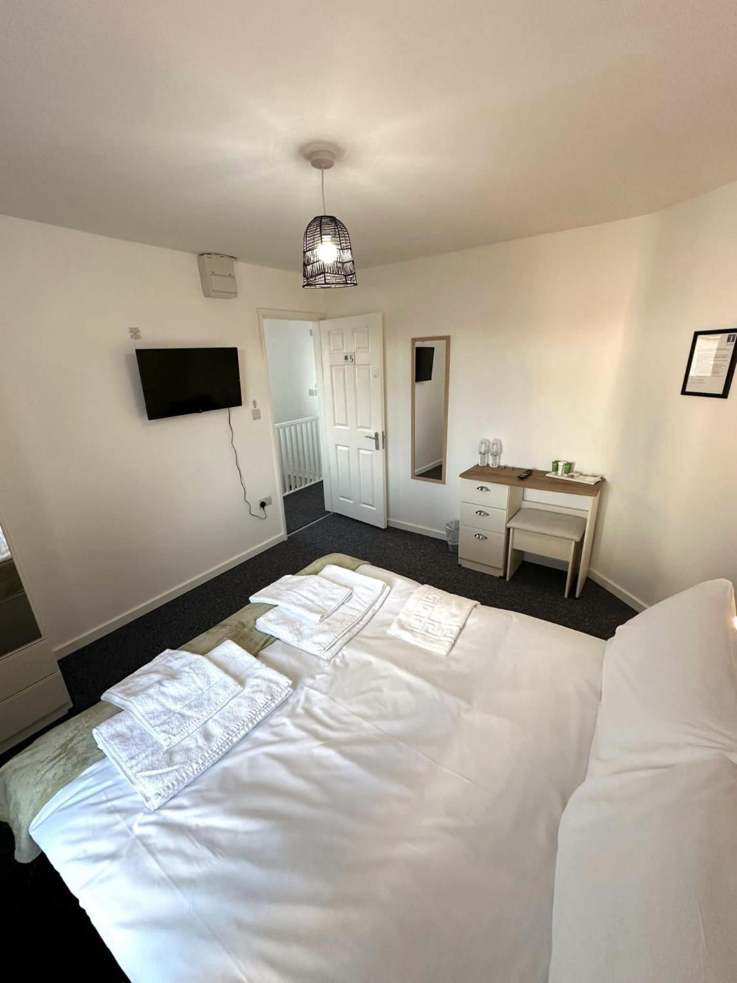 Newmarket Road Studios And Suites By Tas Accommodations Cambridge  Bagian luar foto