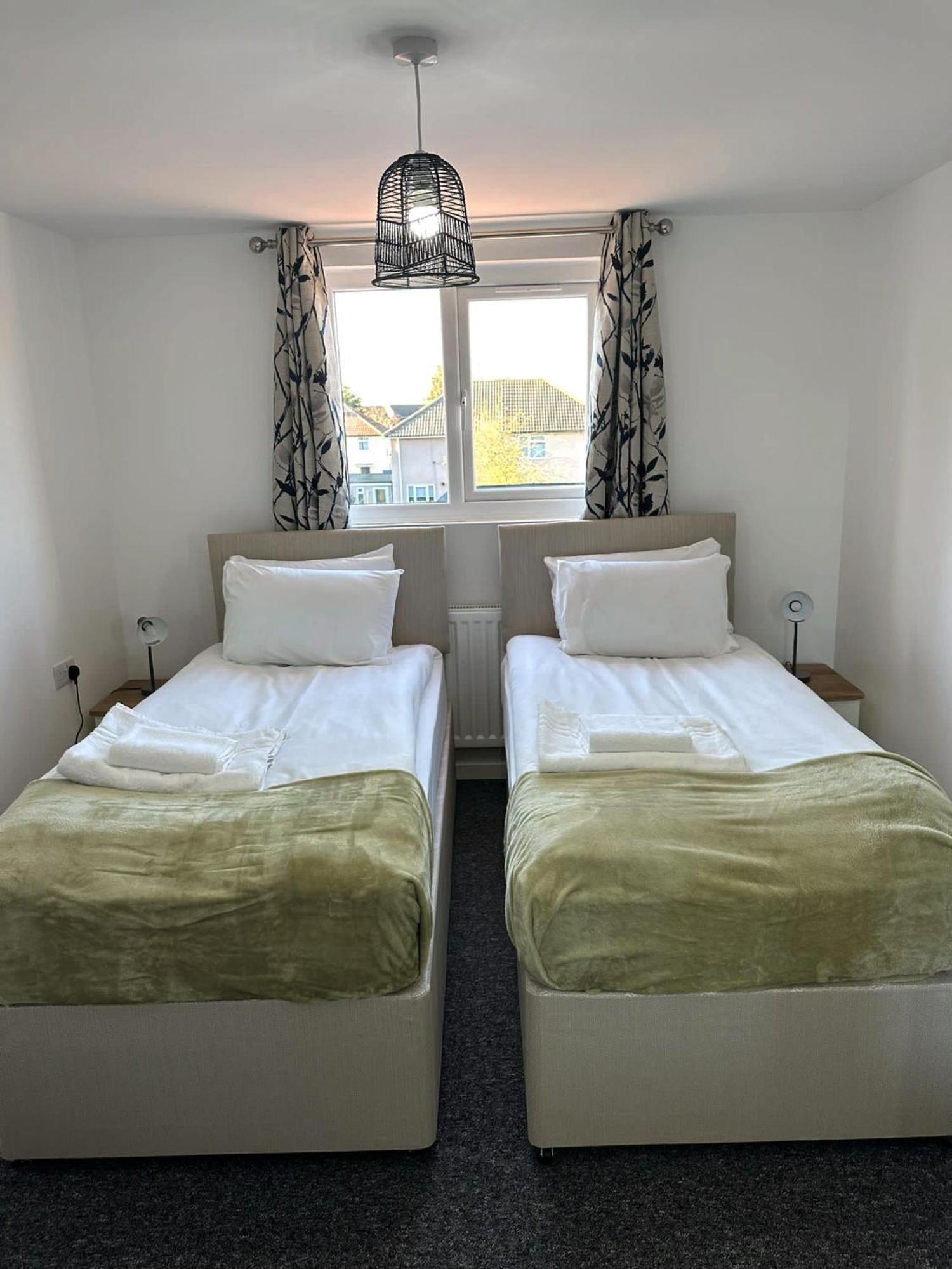 Newmarket Road Studios And Suites By Tas Accommodations Cambridge  Bagian luar foto