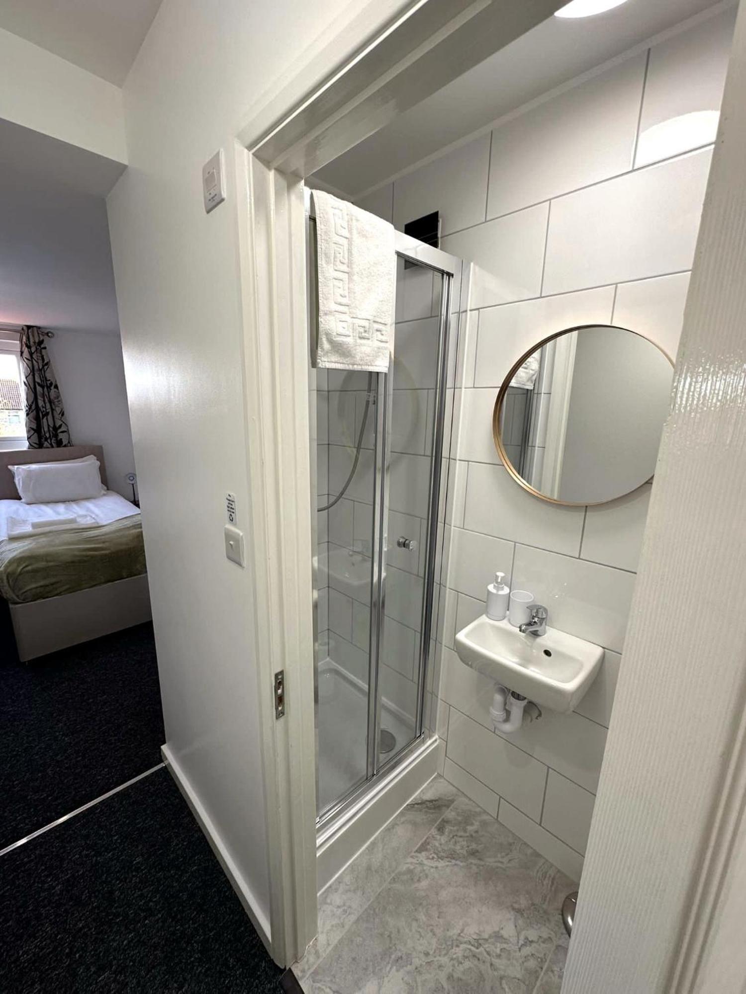 Newmarket Road Studios And Suites By Tas Accommodations Cambridge  Bagian luar foto